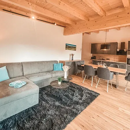 Zillerheart - Balcony Und Car Park By Alpenluxus Fuegen